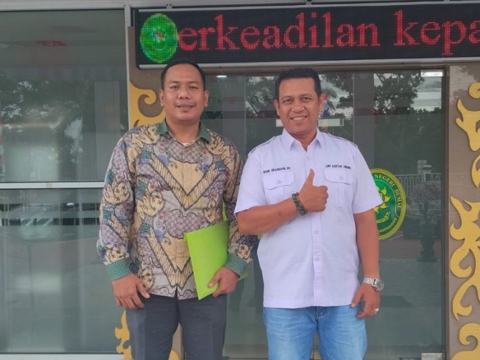 Hasiholan dan Roni