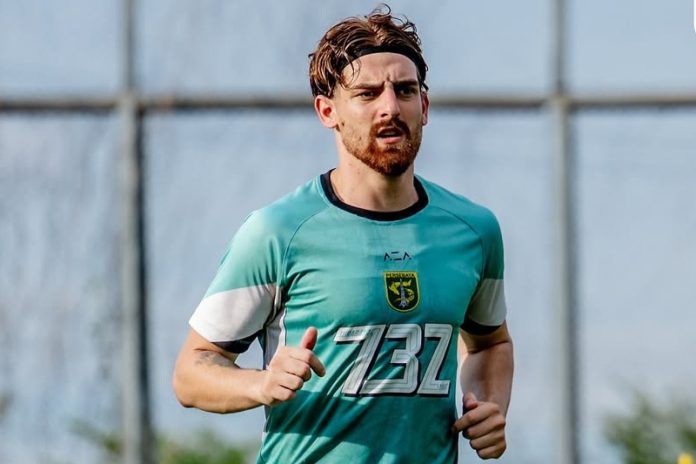 Dejan Tumbas (Instagram @officialpersebaya) 00